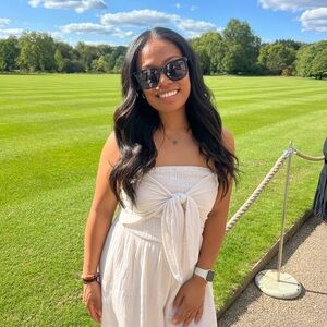 Meet your Posher, Dana